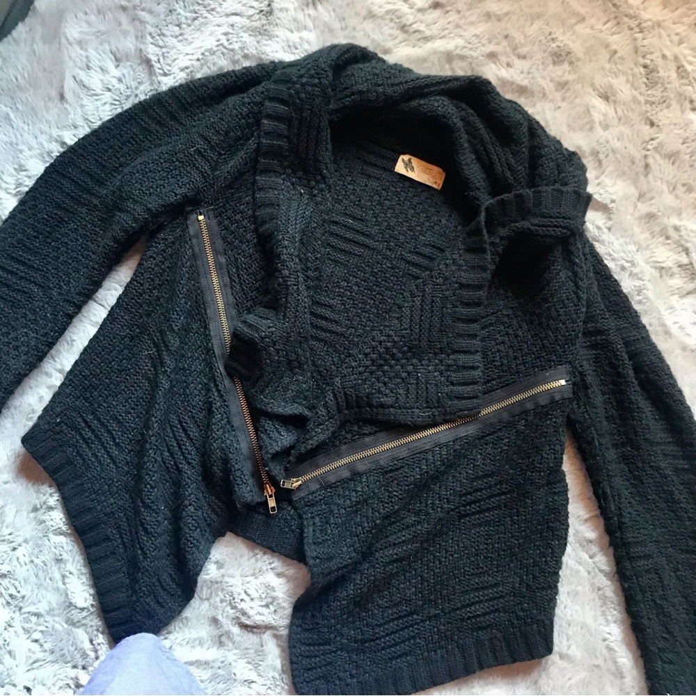 Beautiful Katsun woven knit sweater with zippers and drape front black M/L